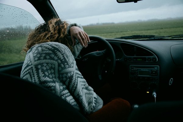Comment les systèmes de capteurs de fatigue peuvent-ils prévenir les accidents dus à la somnolence au volant?