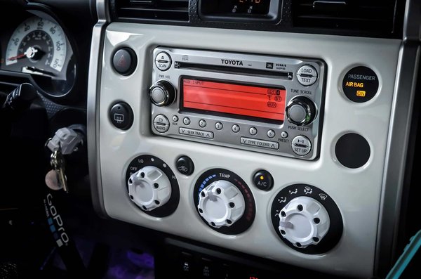 Comment choisir et installer un système de son premium dans une voiture de luxe?