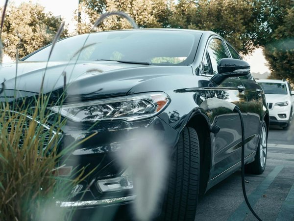 Quels sont les bénéfices des systèmes de recharge bidirectionnelle pour les propriétaires de Nissan Leaf?